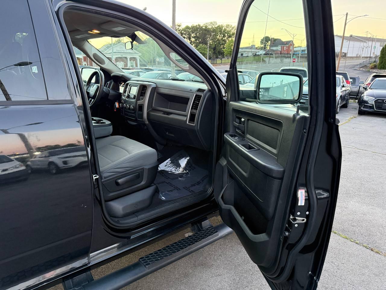 RAM 1500 Tradesman Quad Cab 2WD 2018