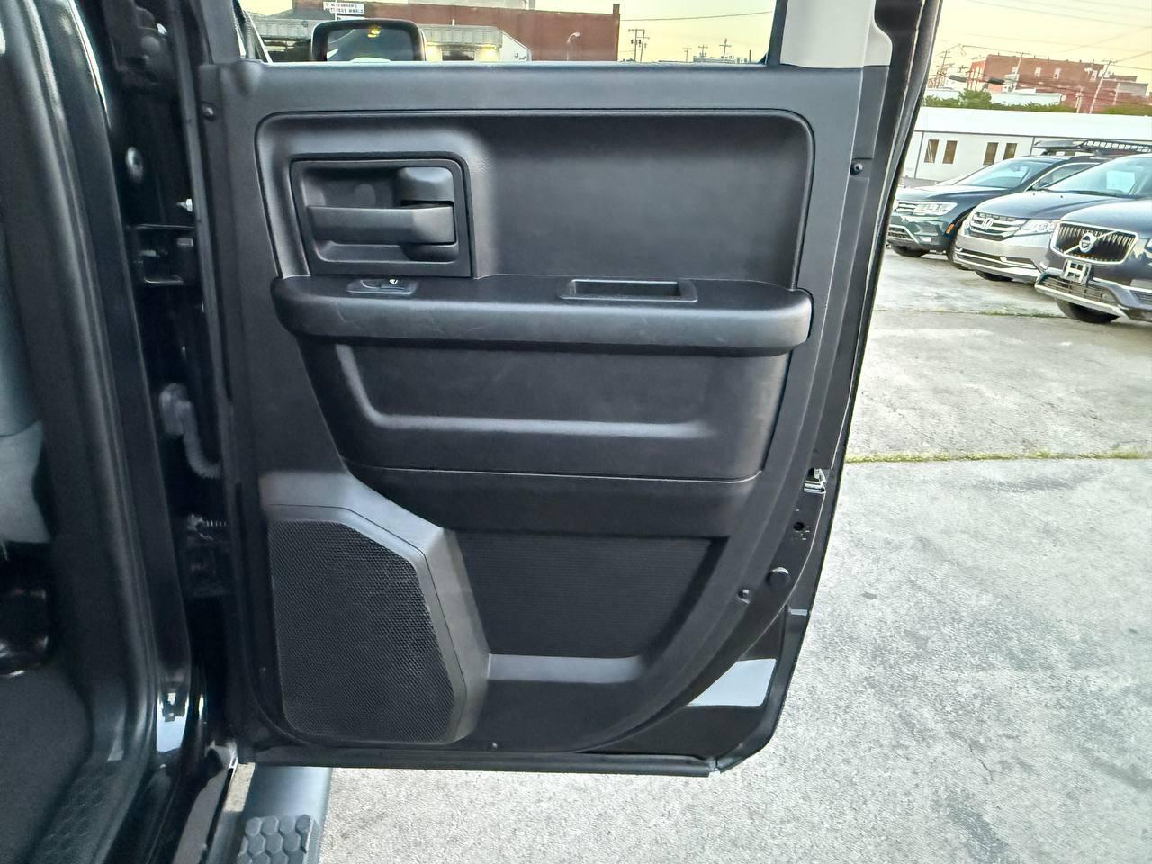 RAM 1500 Tradesman Quad Cab 2WD 2018
