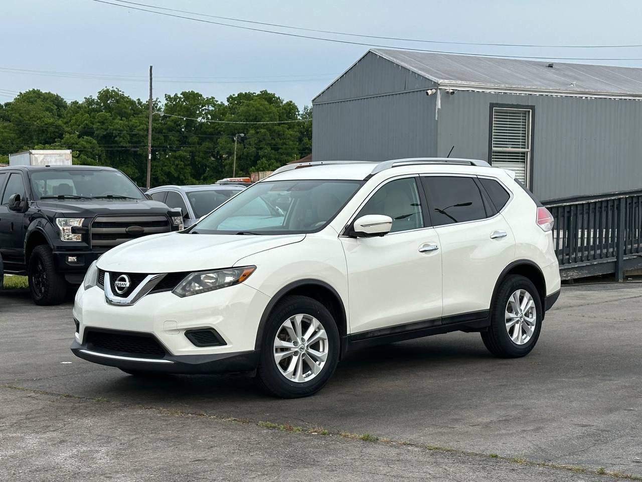 2015 Nissan Rogue SV FWD's photo