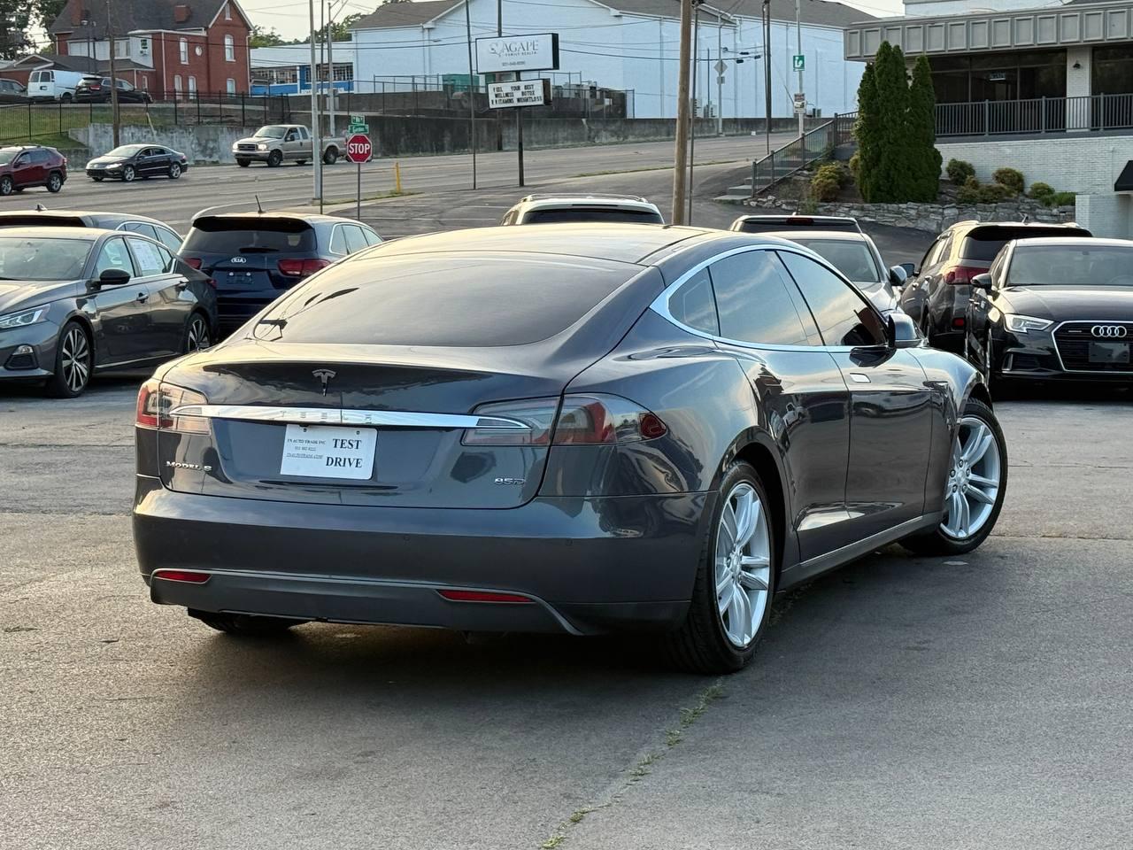 Tesla Model S 85D 2015