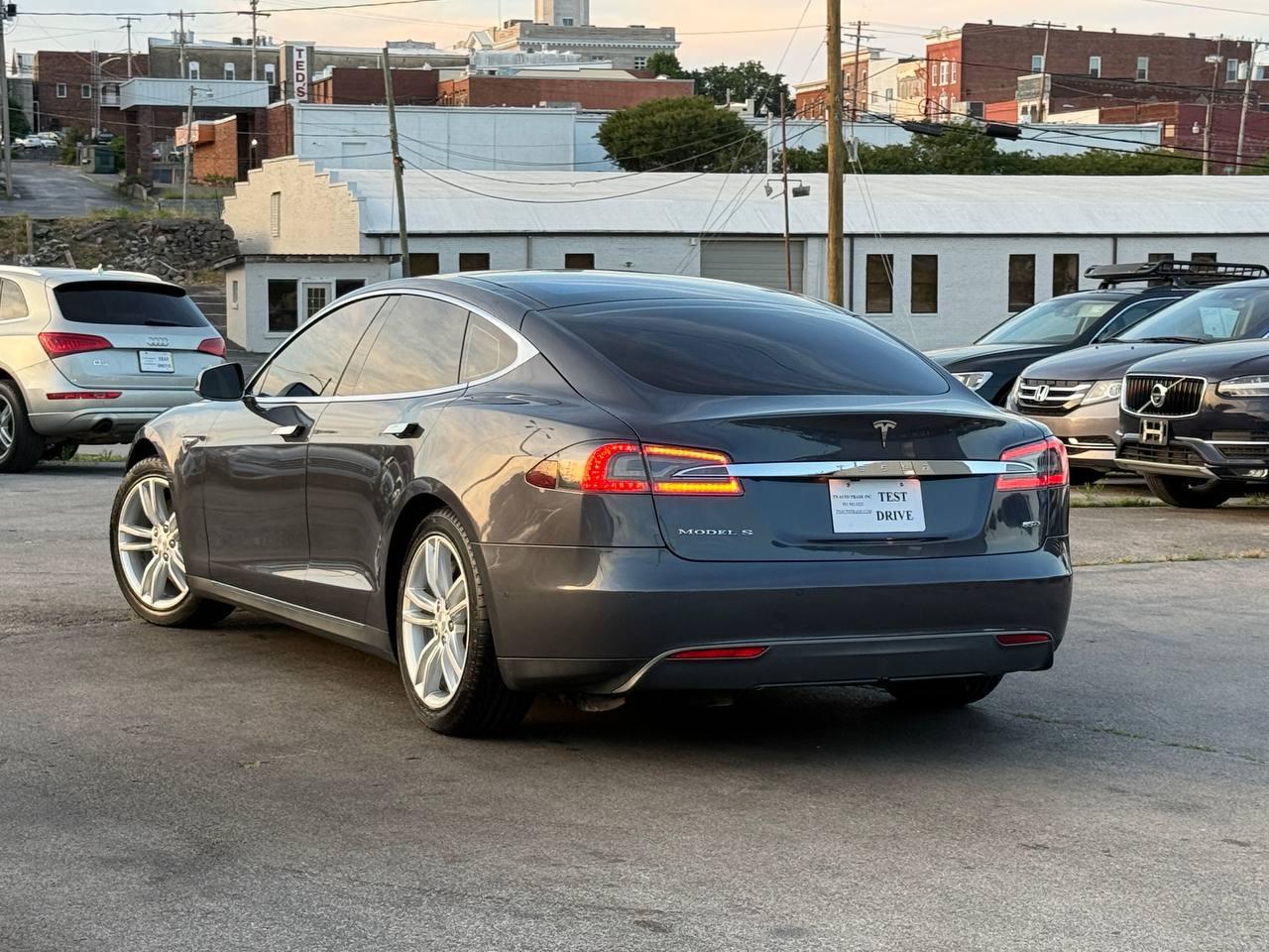 Tesla Model S 85D 2015