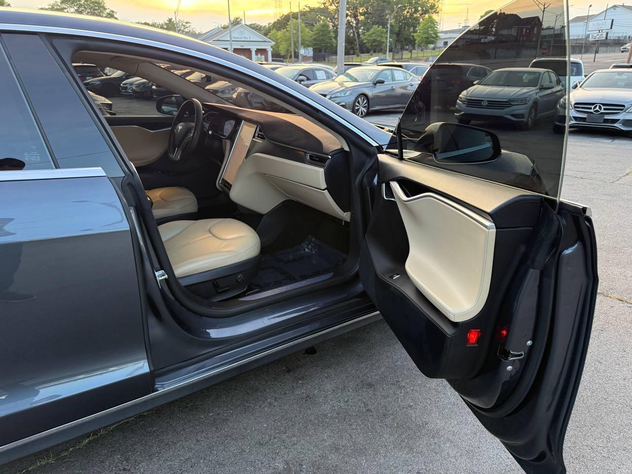 Tesla Model S 85D 2015