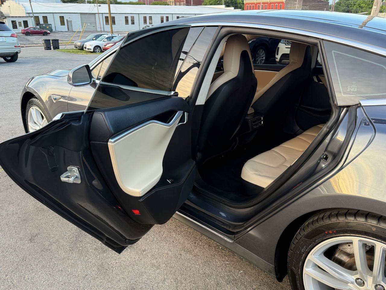 Tesla Model S 85D 2015