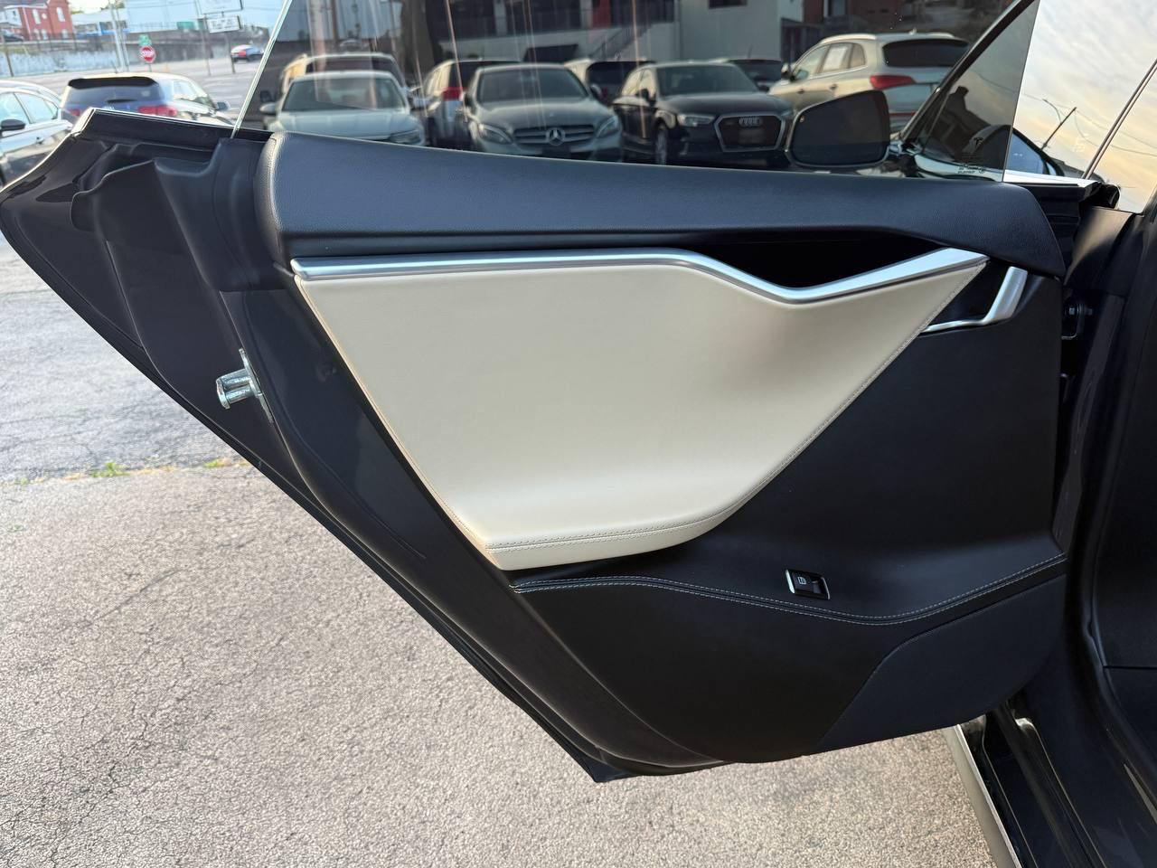 Tesla Model S 85D 2015