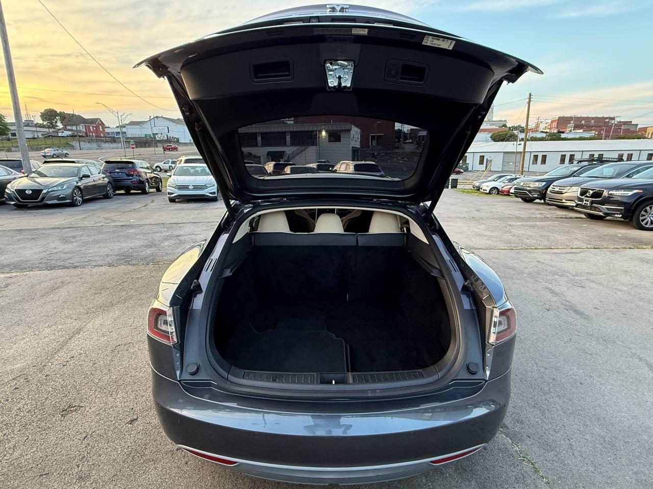 Tesla Model S 85D 2015