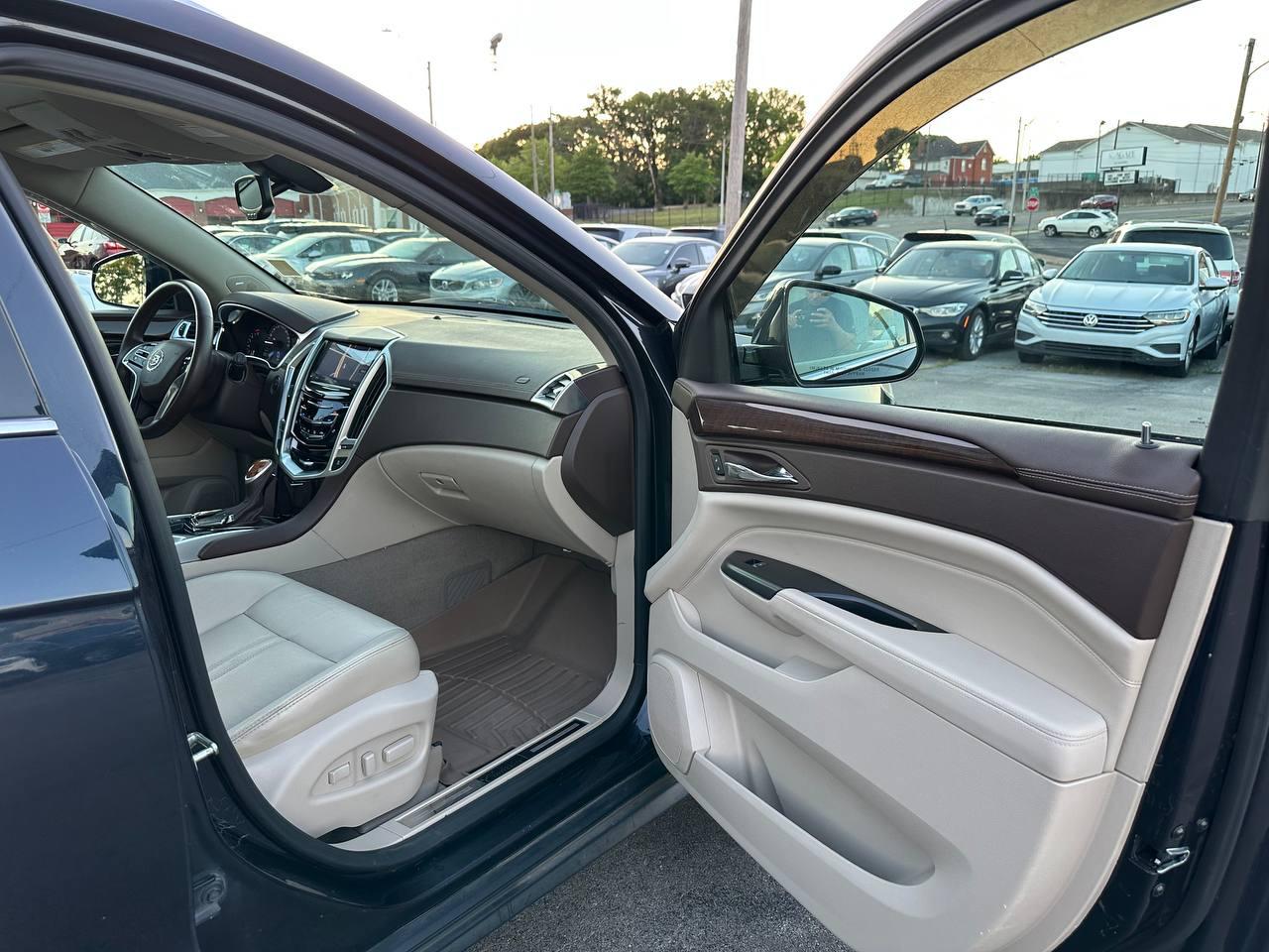 Cadillac SRX Luxury Collection FWD 2016