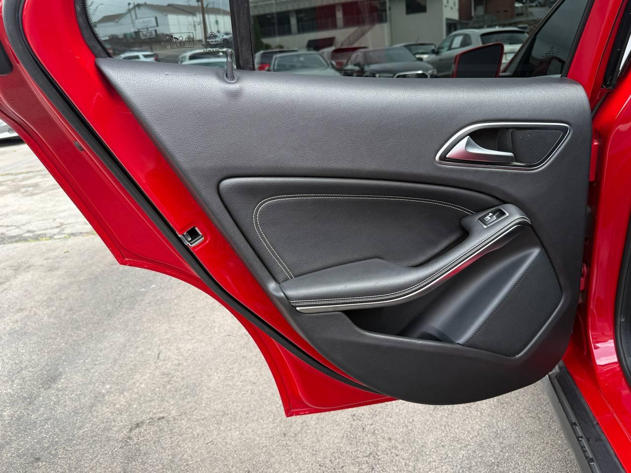 Mercedes-Benz GLA-Class GLA250 2015