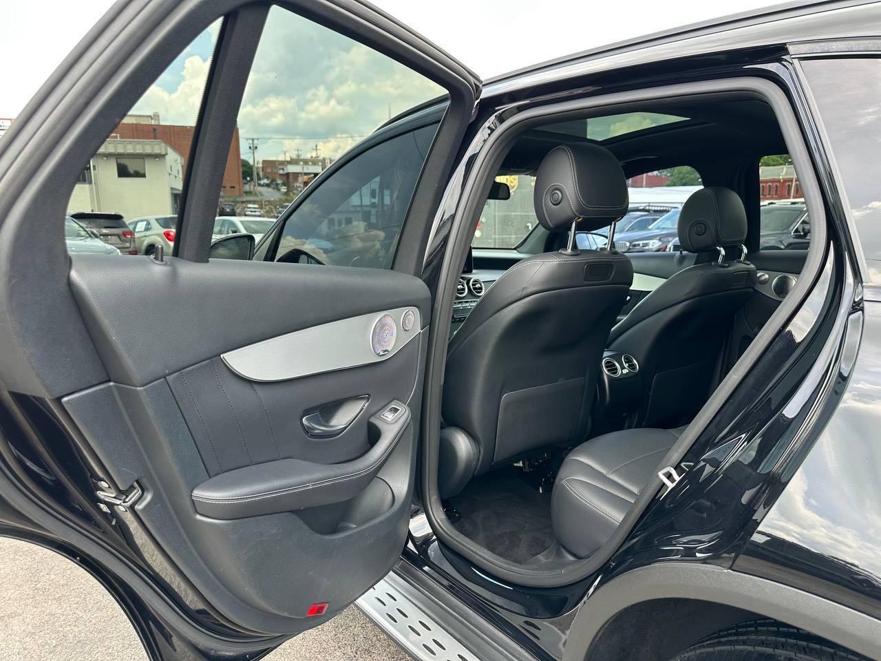 Mercedes-Benz GLC-Class GLC300 2019