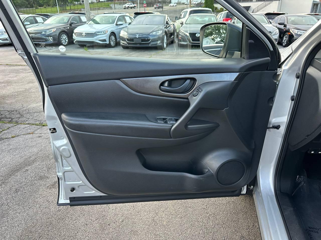 Nissan Rogue Sport S 2018