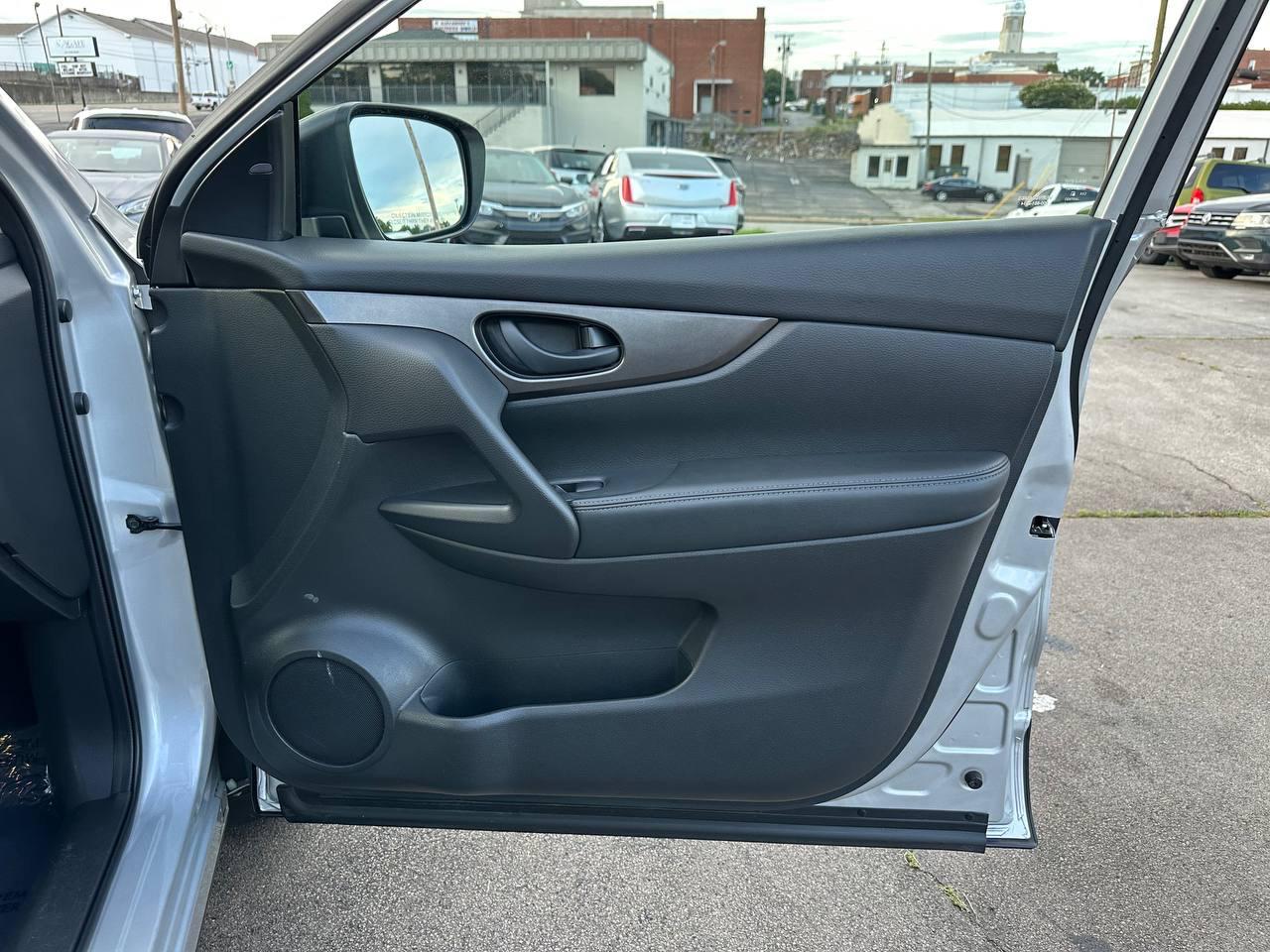 Nissan Rogue Sport S 2018