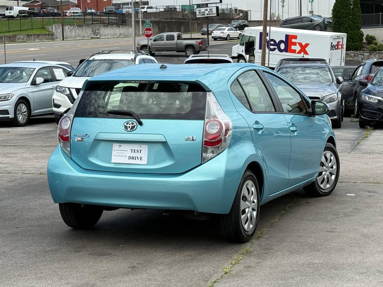 Toyota Prius c Four 2014