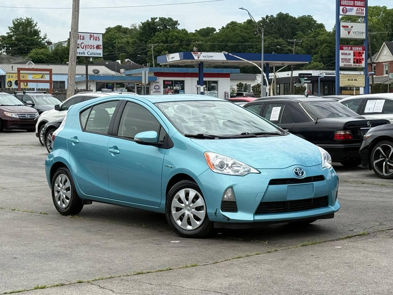 Toyota Prius c Four 2014
