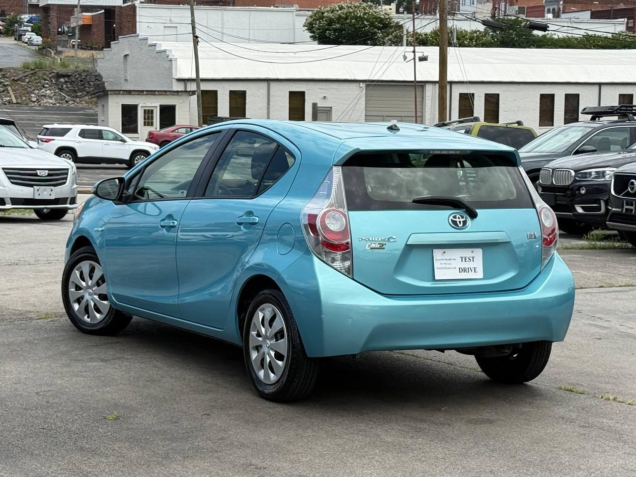 Toyota Prius c Four 2014