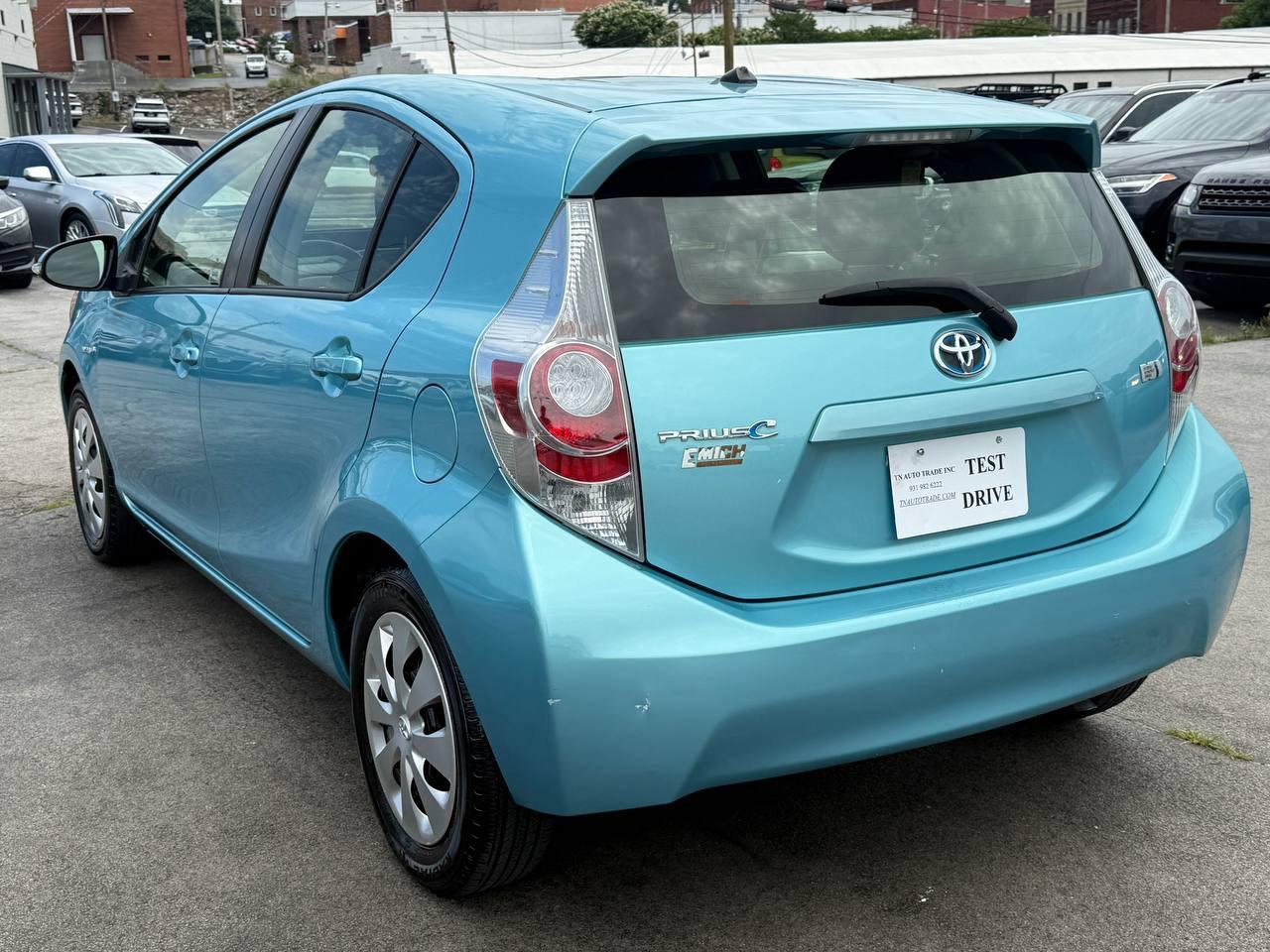 Toyota Prius c Four 2014