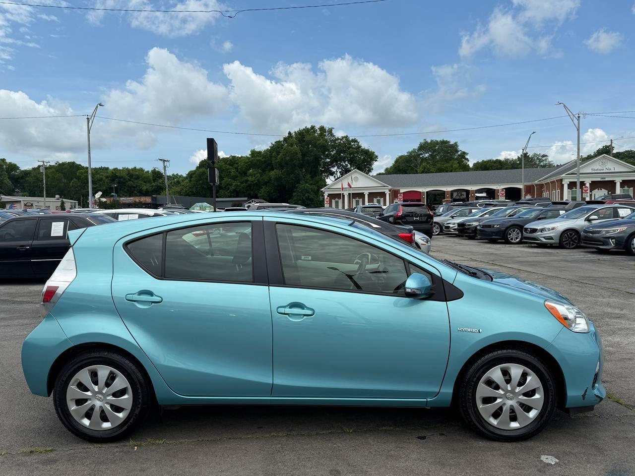 Toyota Prius c Four 2014