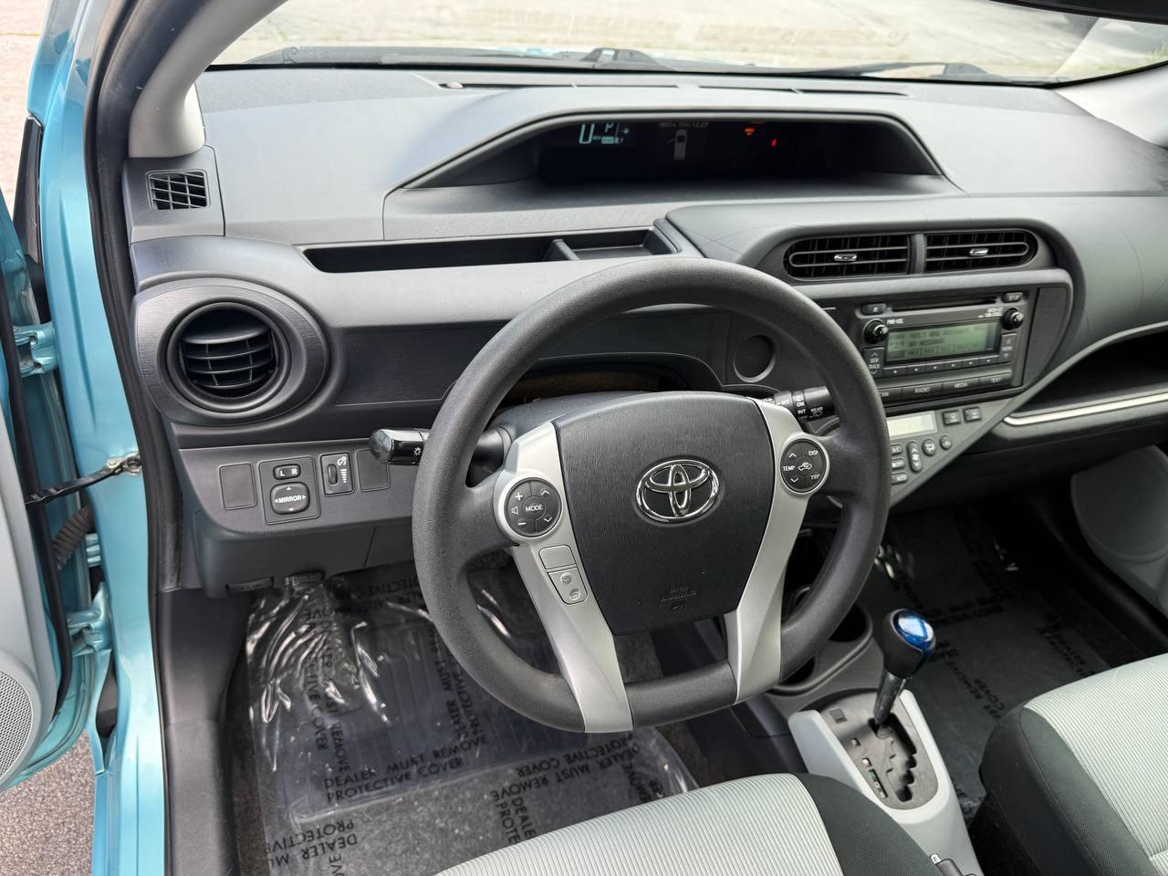 Toyota Prius c Four 2014