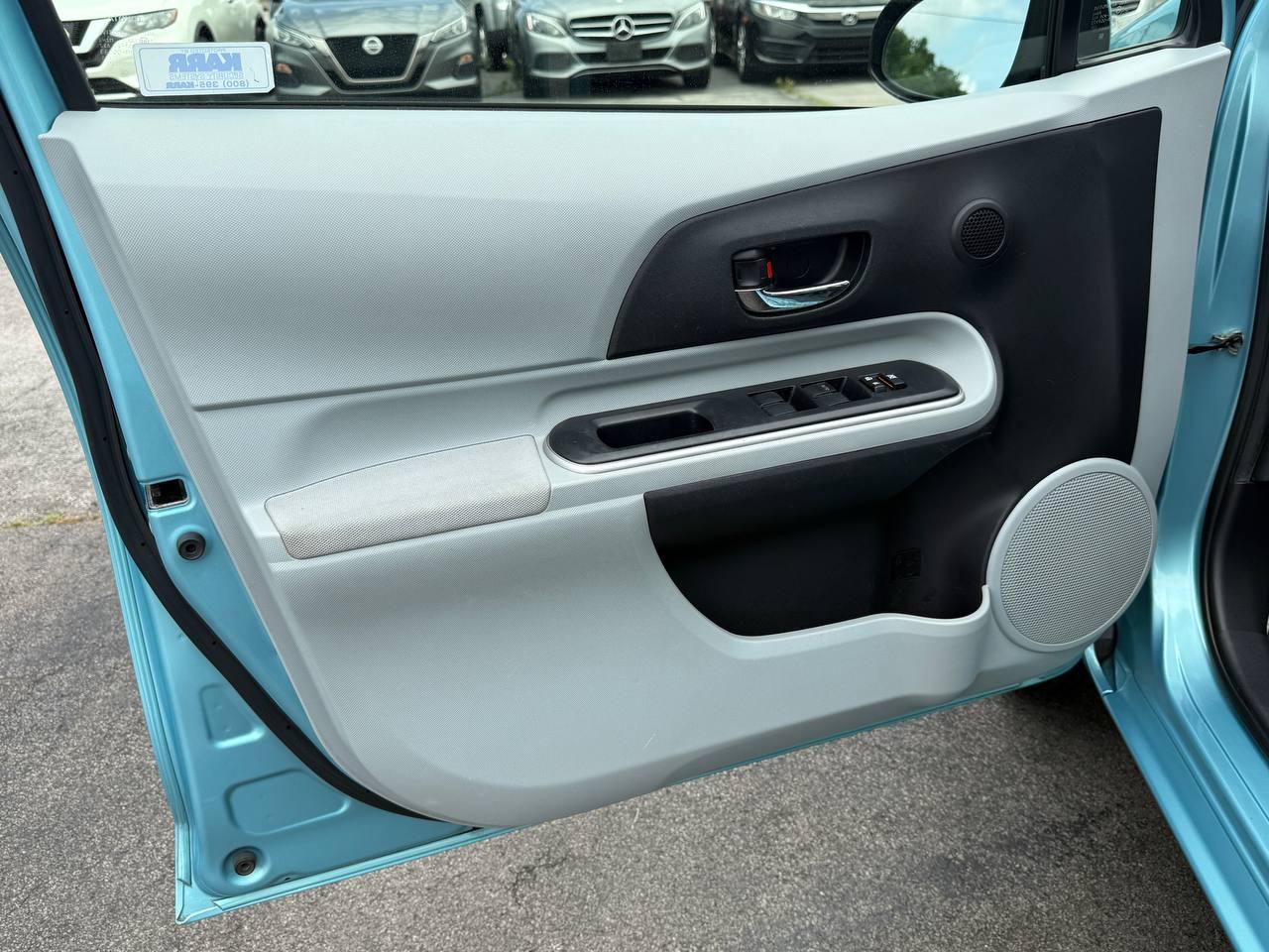 Toyota Prius c Four 2014