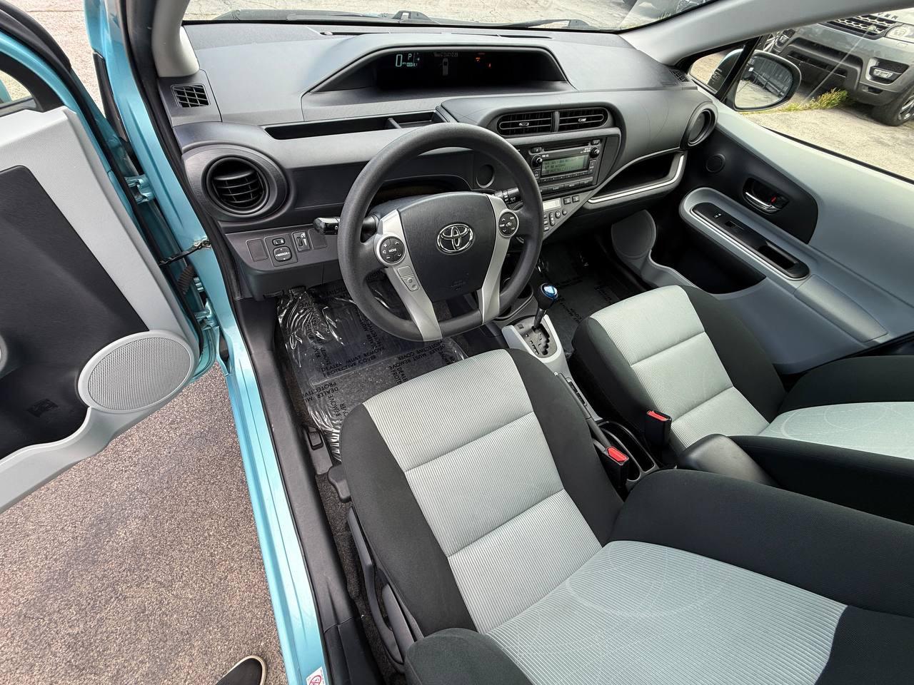 Toyota Prius c Four 2014