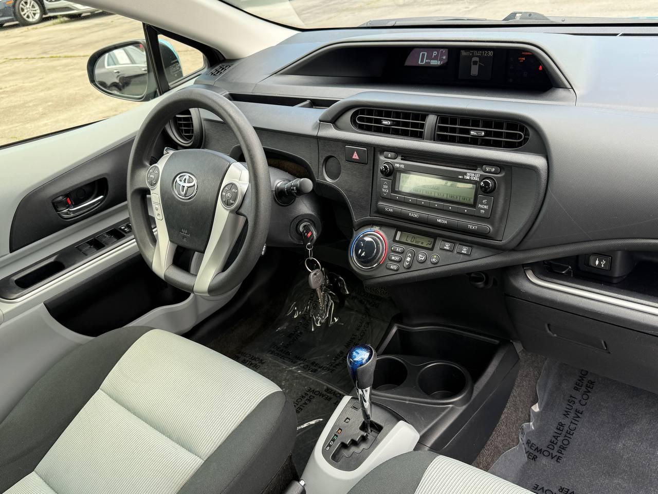 Toyota Prius c Four 2014