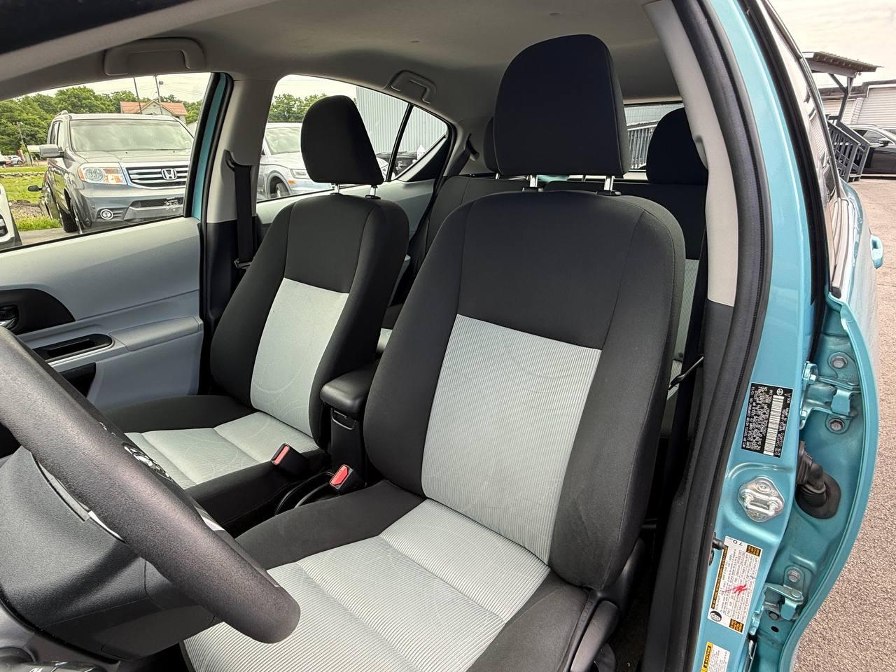 Toyota Prius c Four 2014