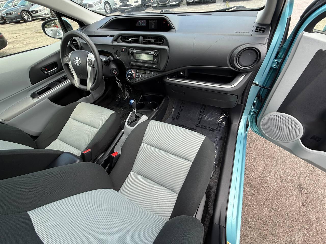 Toyota Prius c Four 2014
