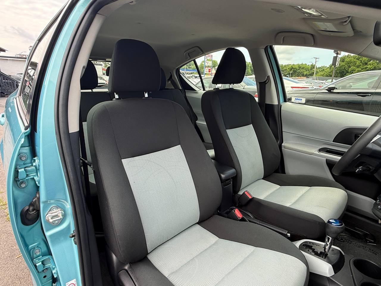 Toyota Prius c Four 2014