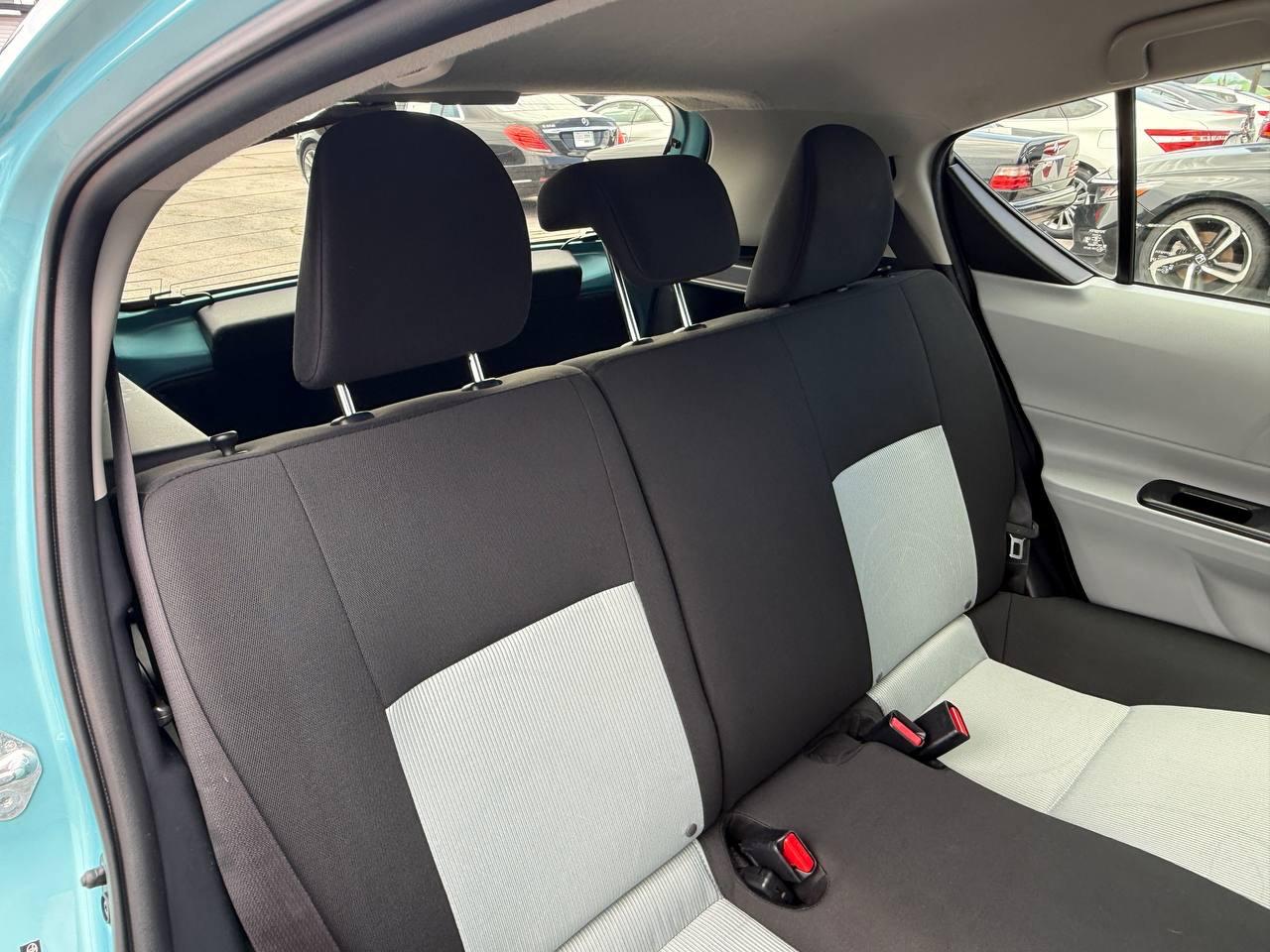 Toyota Prius c Four 2014
