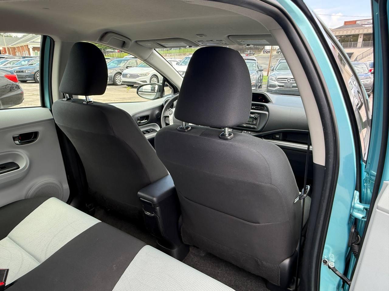 Toyota Prius c Four 2014
