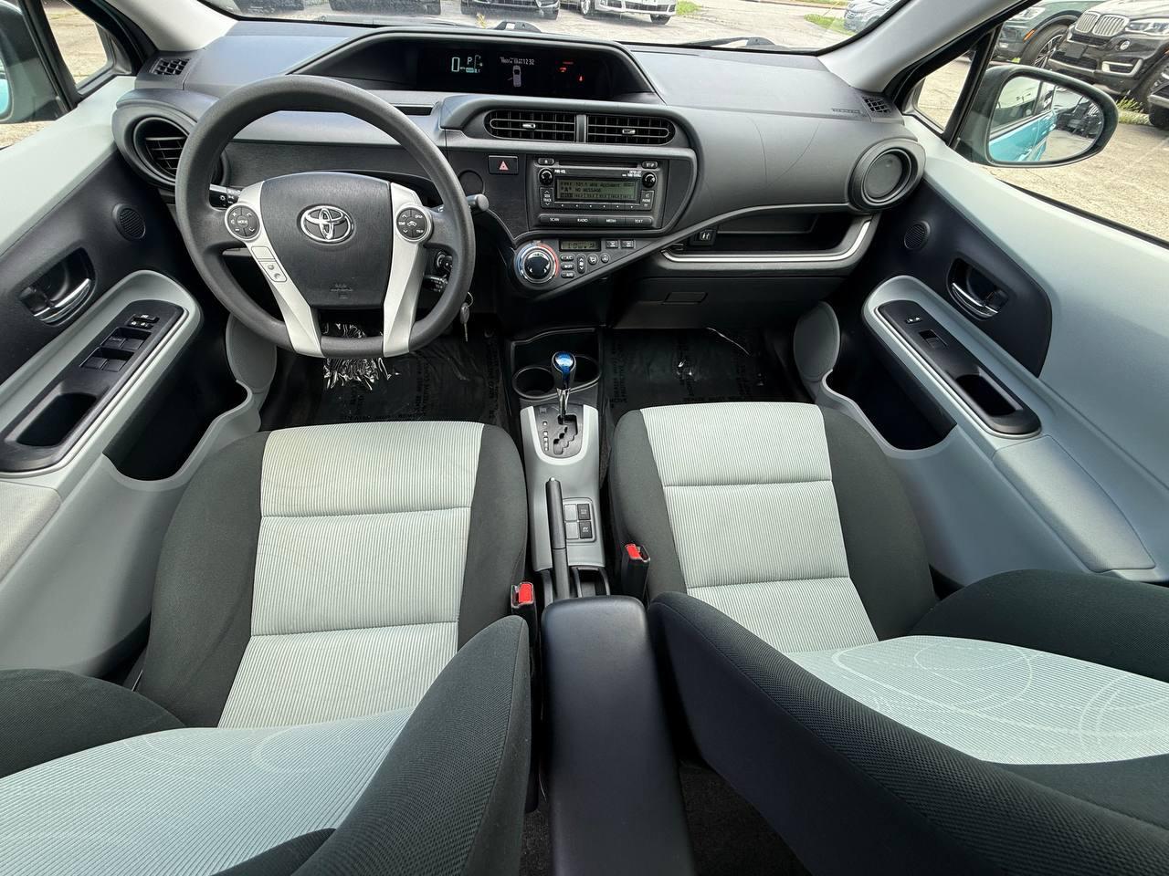 Toyota Prius c Four 2014