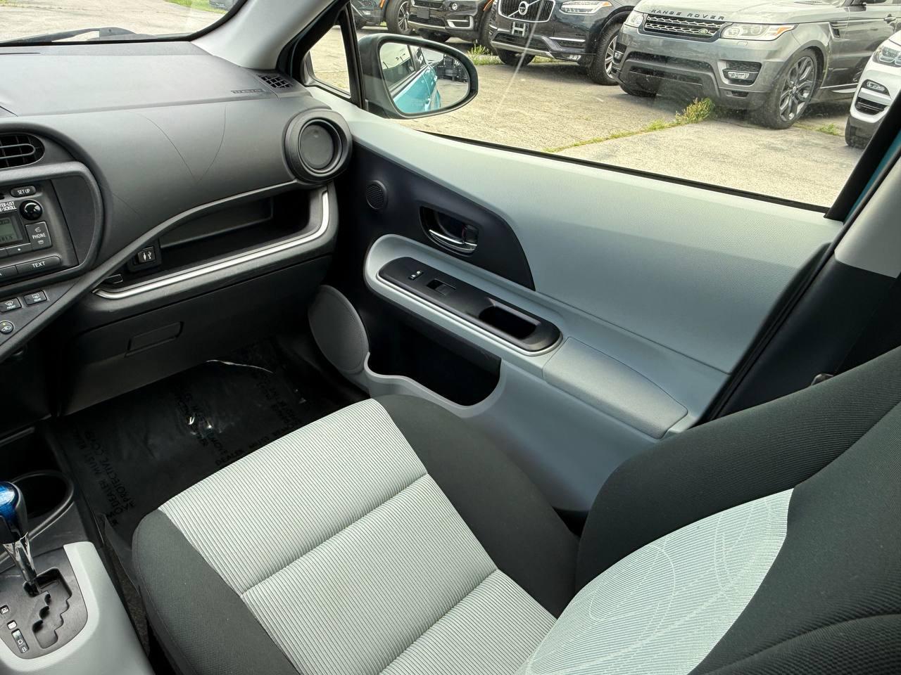 Toyota Prius c Four 2014