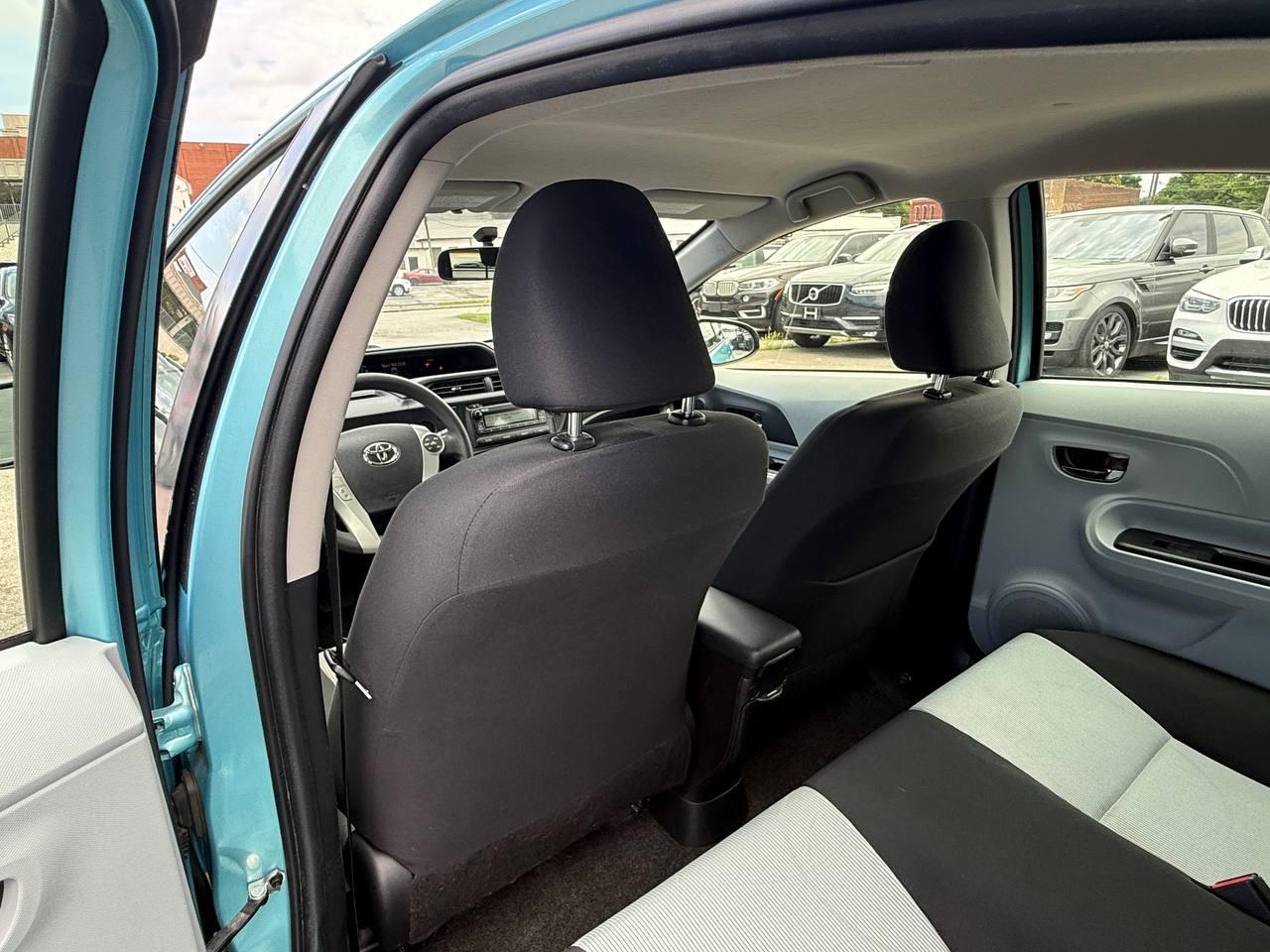Toyota Prius c Four 2014