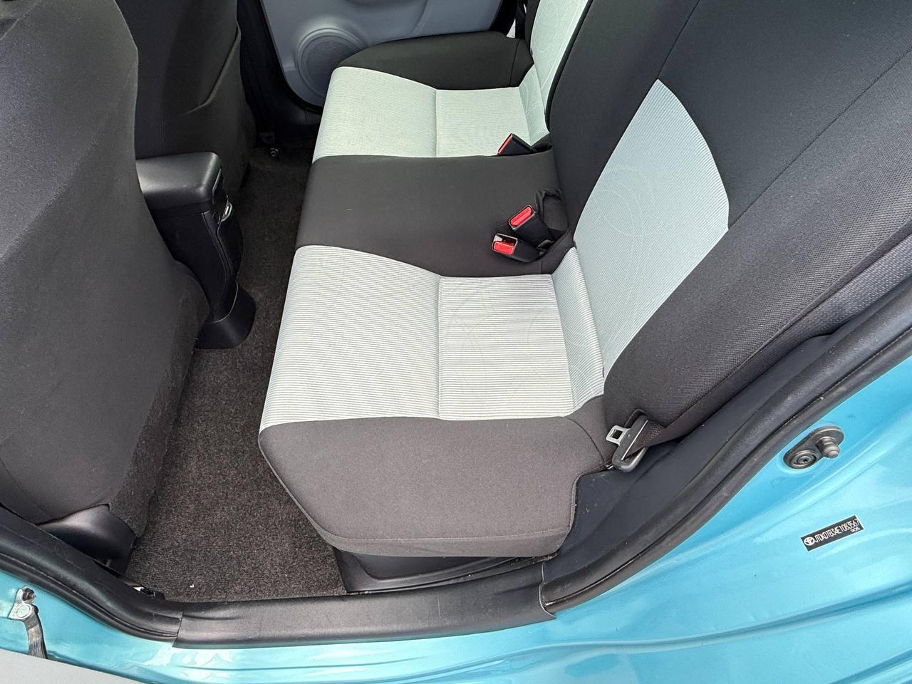 Toyota Prius c Four 2014
