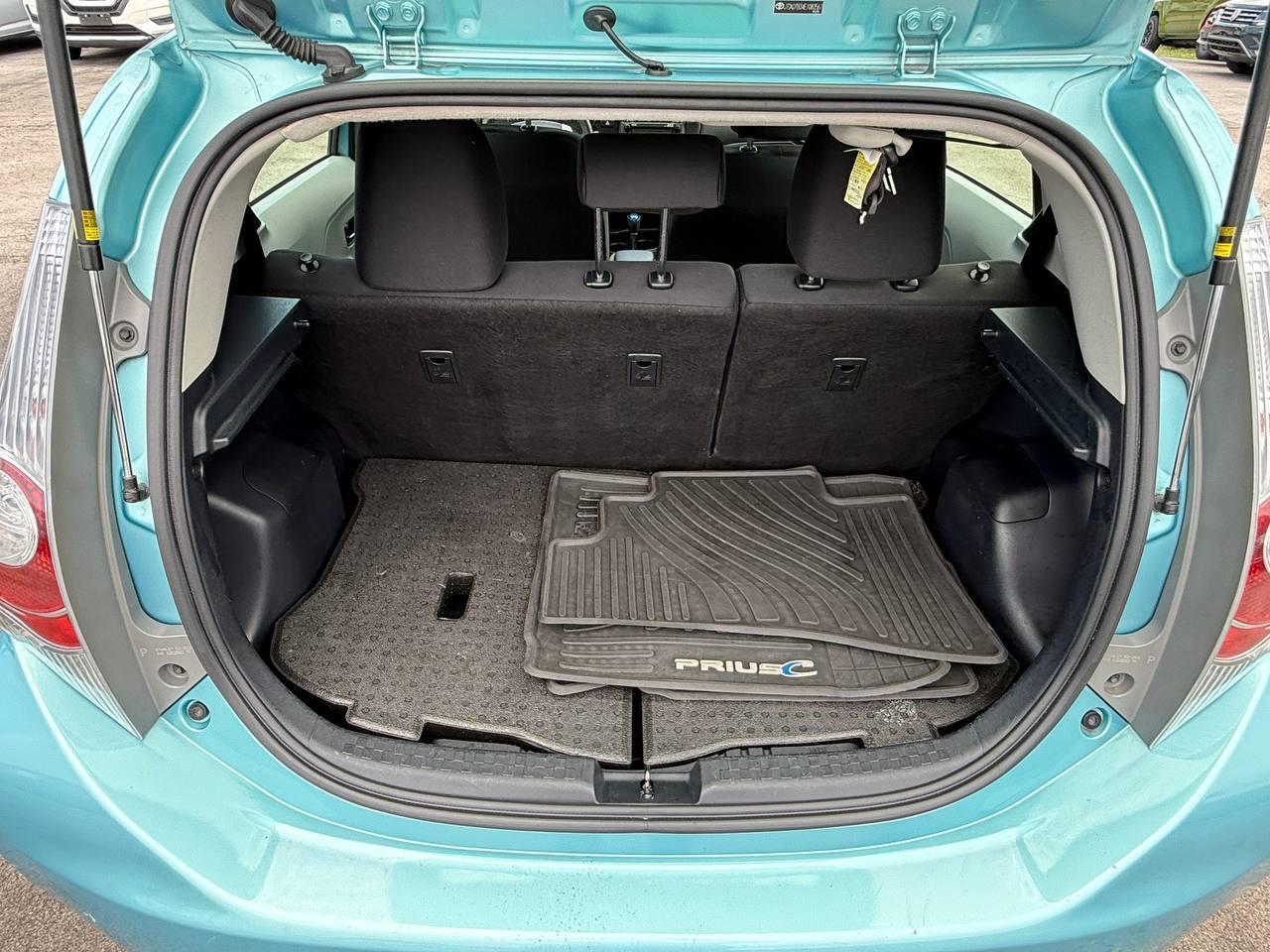 Toyota Prius c Four 2014