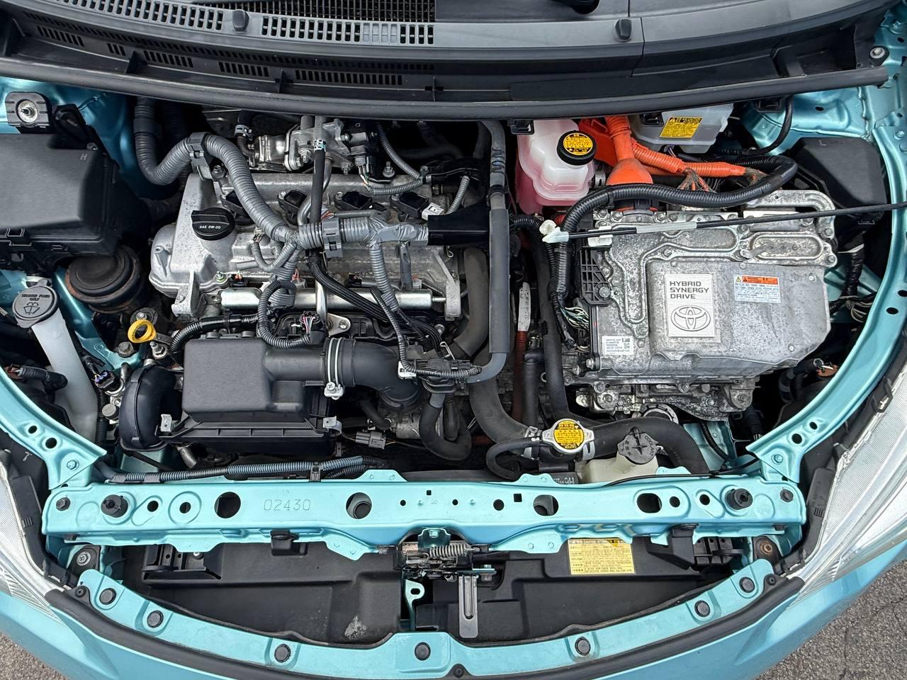 Toyota Prius c Four 2014