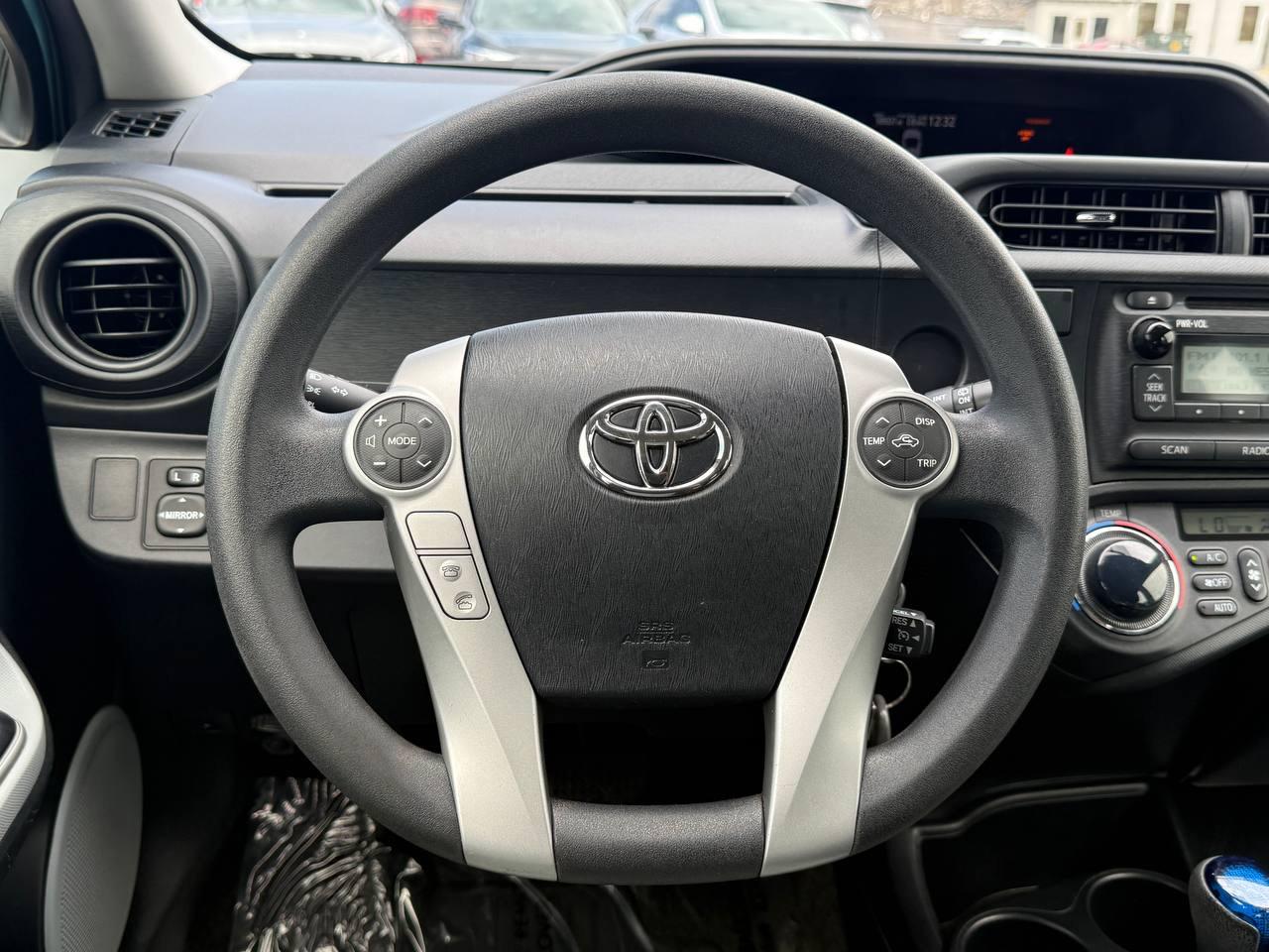 Toyota Prius c Four 2014