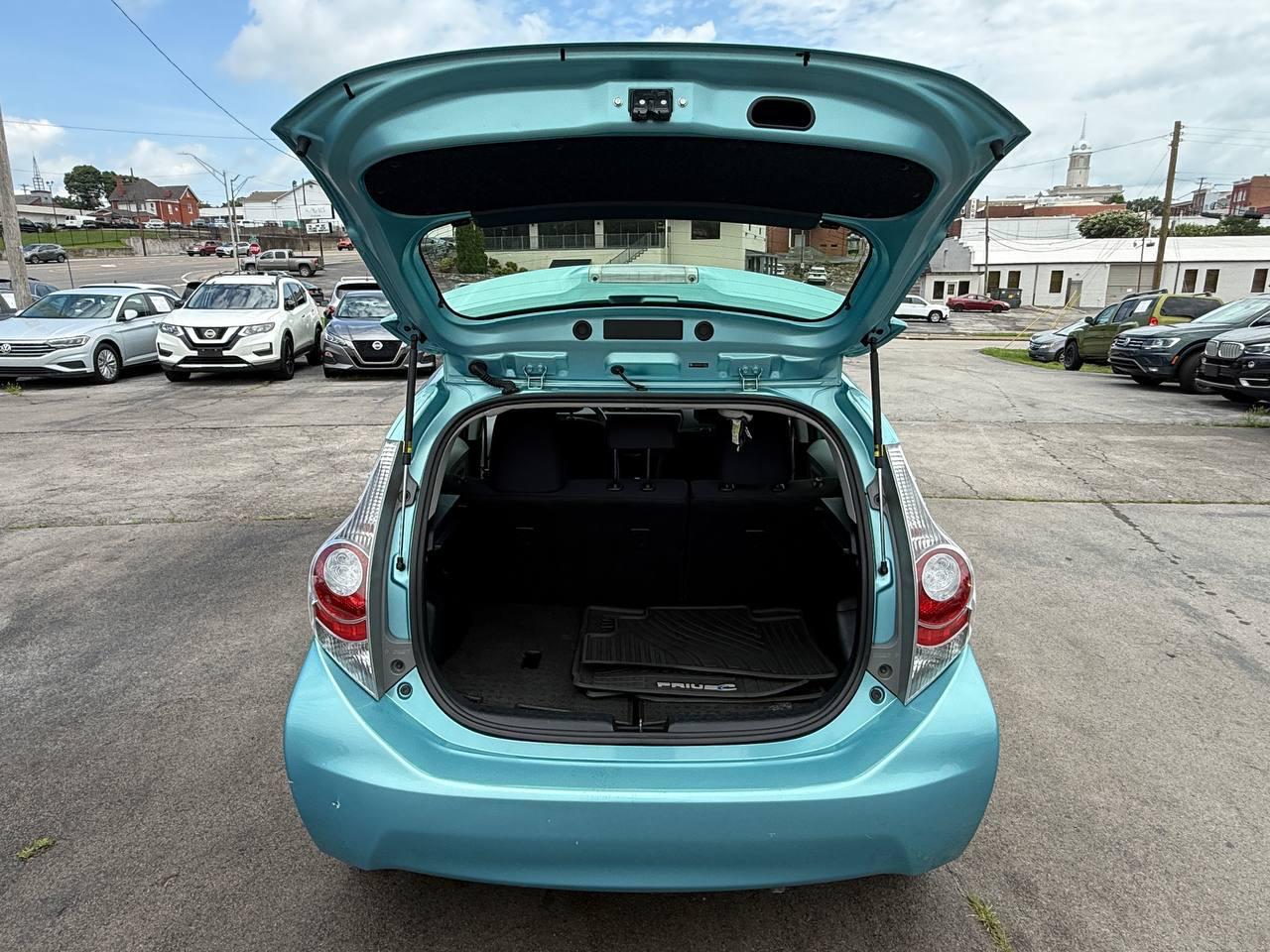 Toyota Prius c Four 2014