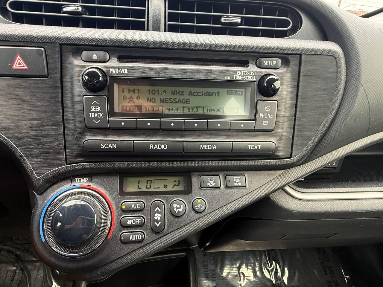 Toyota Prius c Four 2014