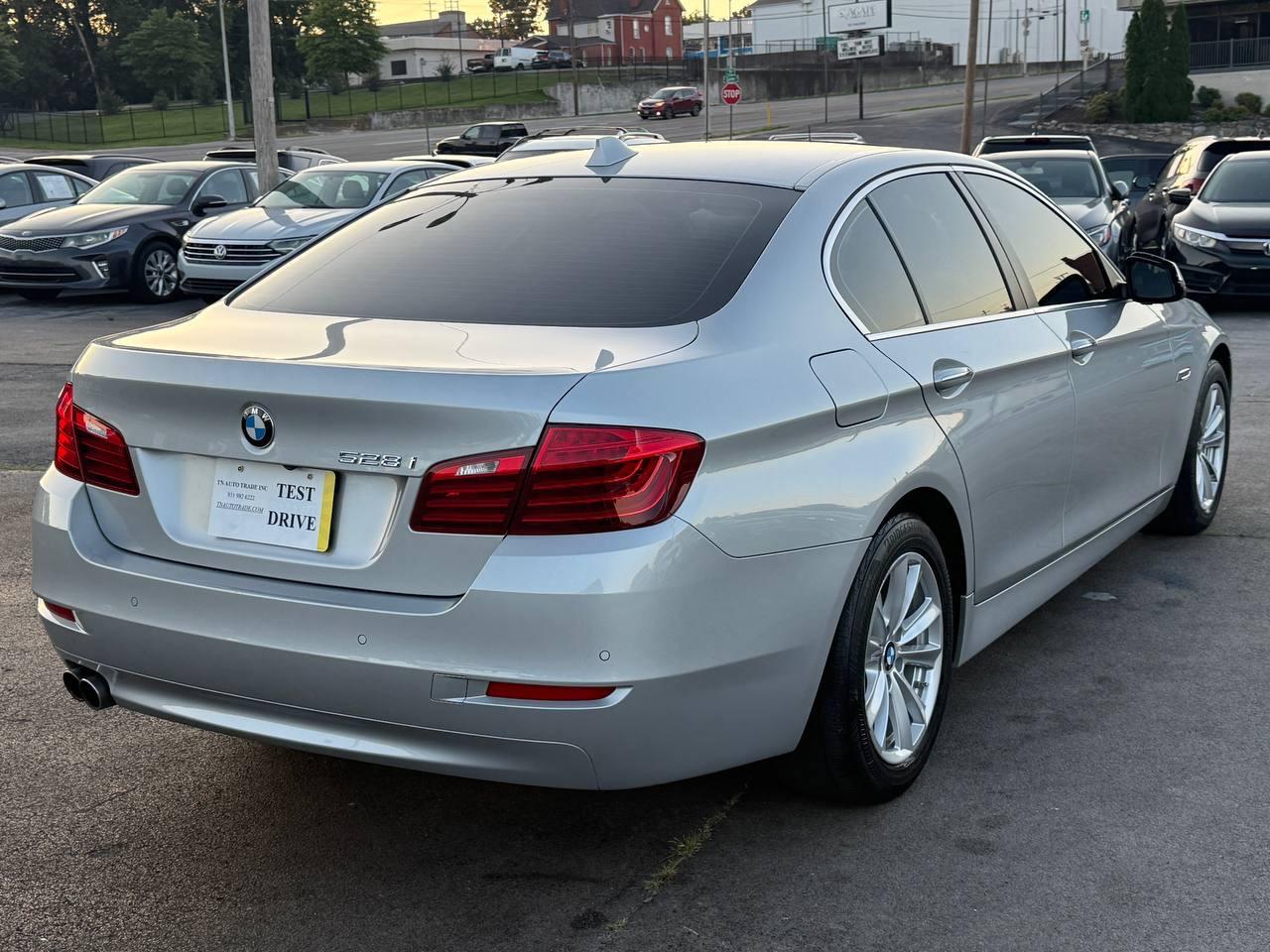 BMW 5-Series 528i 2014