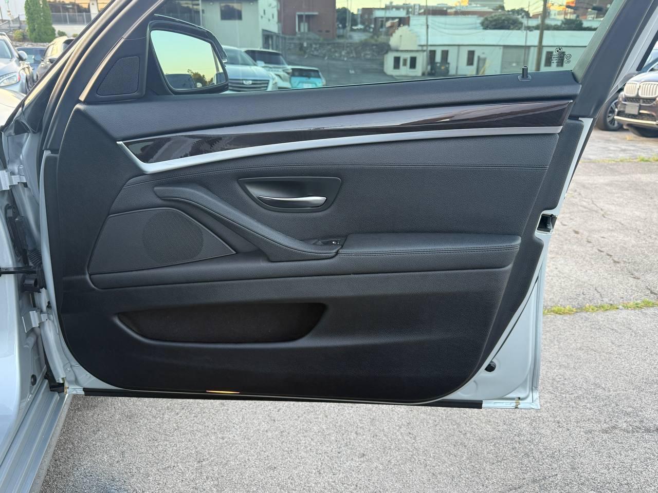 BMW 5-Series 528i 2014