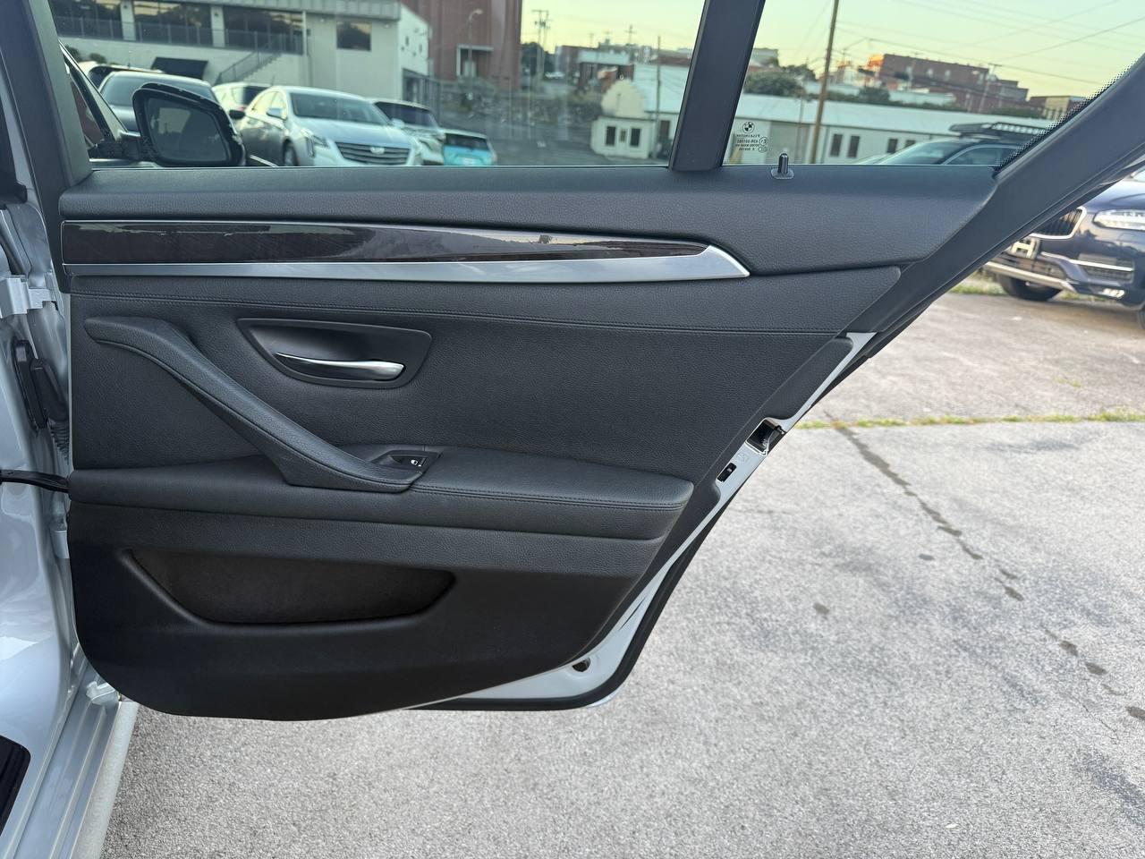BMW 5-Series 528i 2014