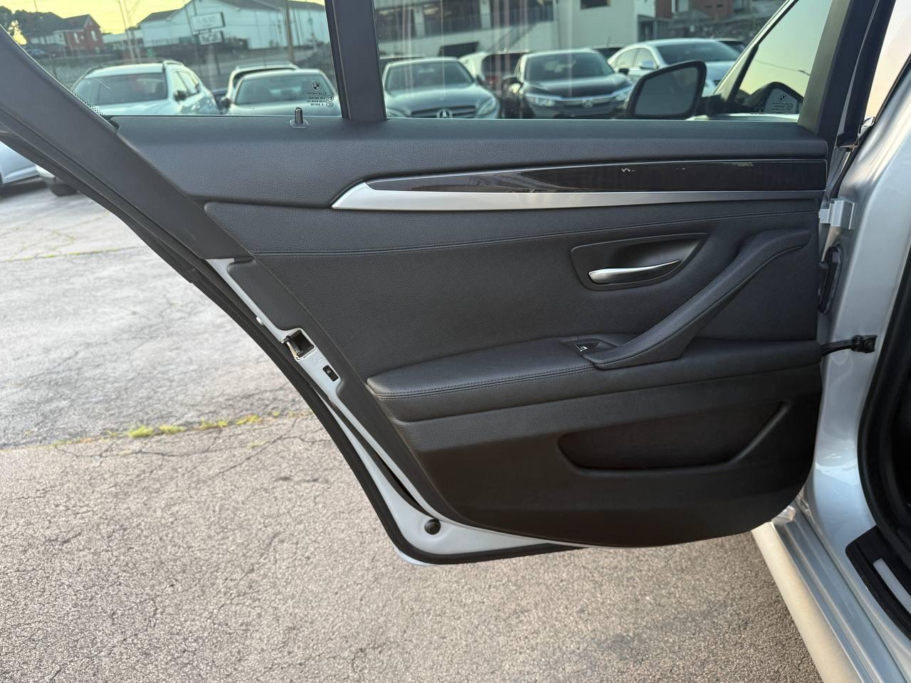 BMW 5-Series 528i 2014