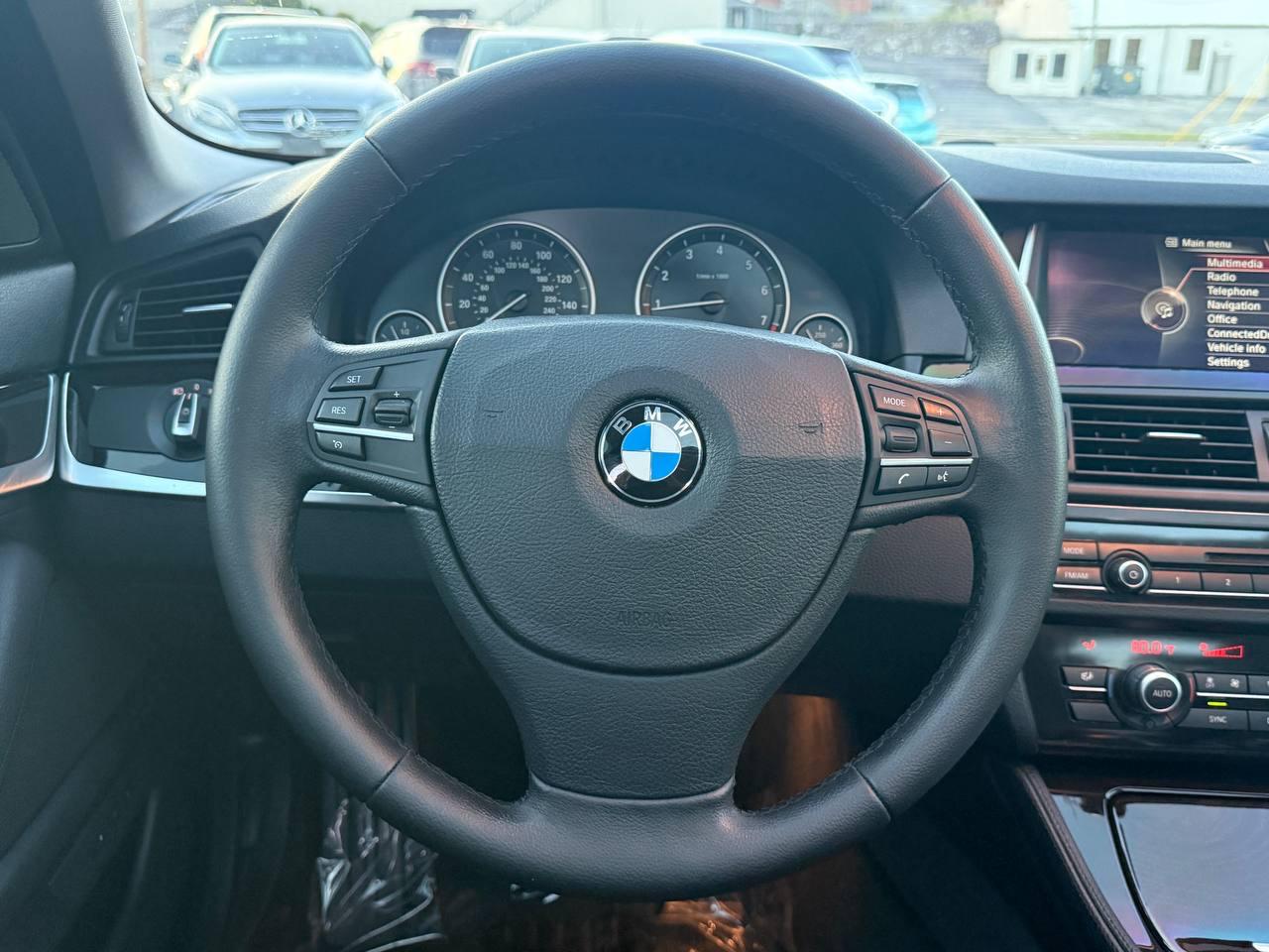 BMW 5-Series 528i 2014