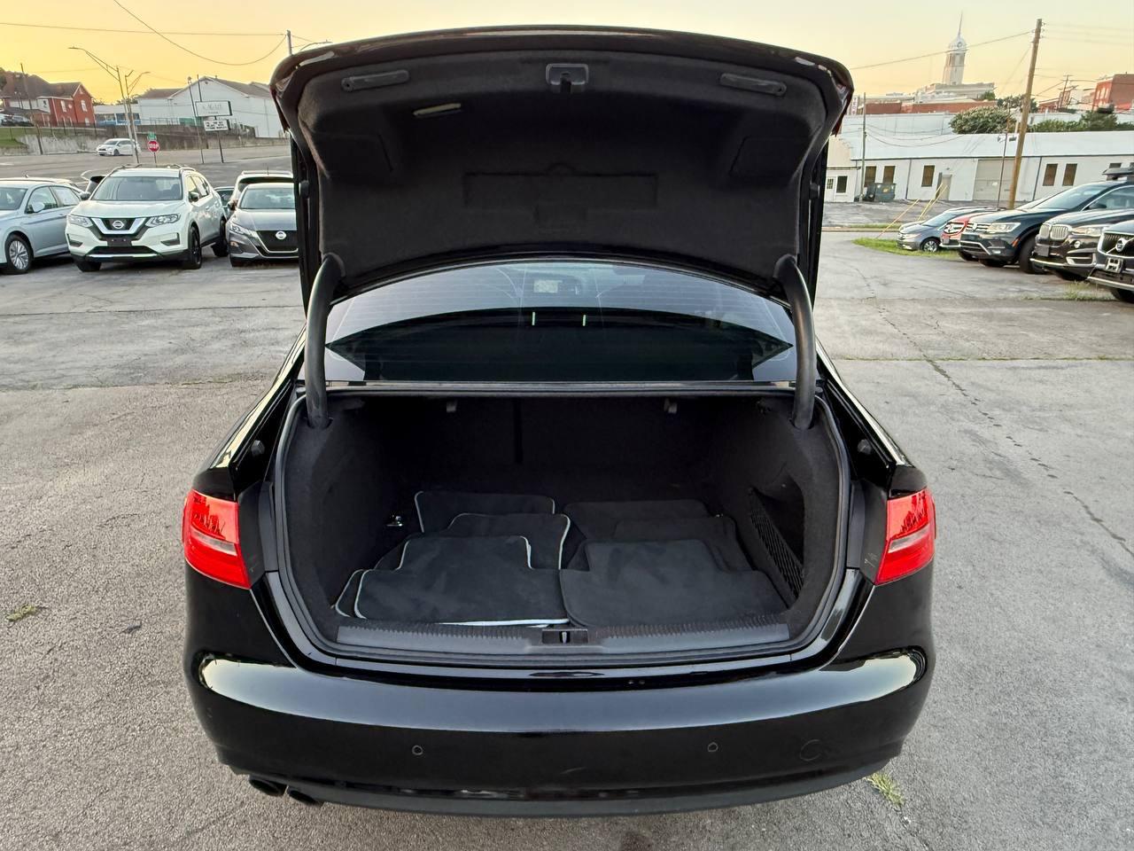 Audi A4 2.0T Sedan quattro Tiptronic 2013