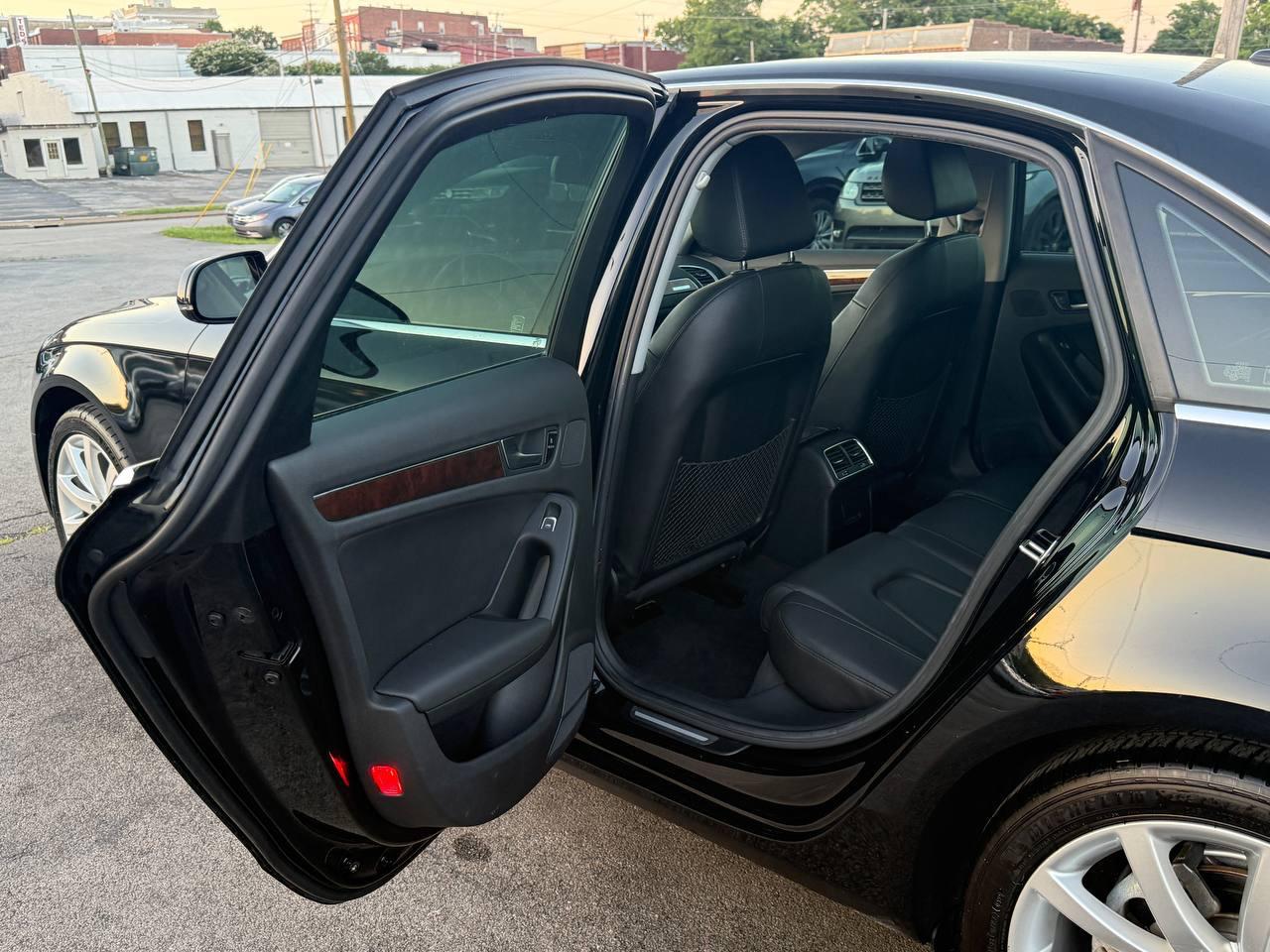 Audi A4 2.0T Sedan quattro Tiptronic 2013