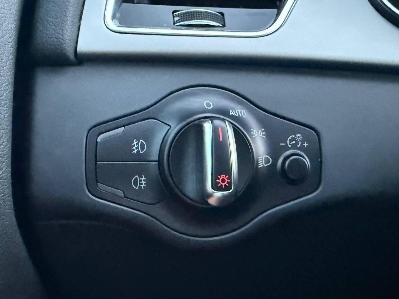 Audi A4 2.0T Sedan quattro Tiptronic 2013