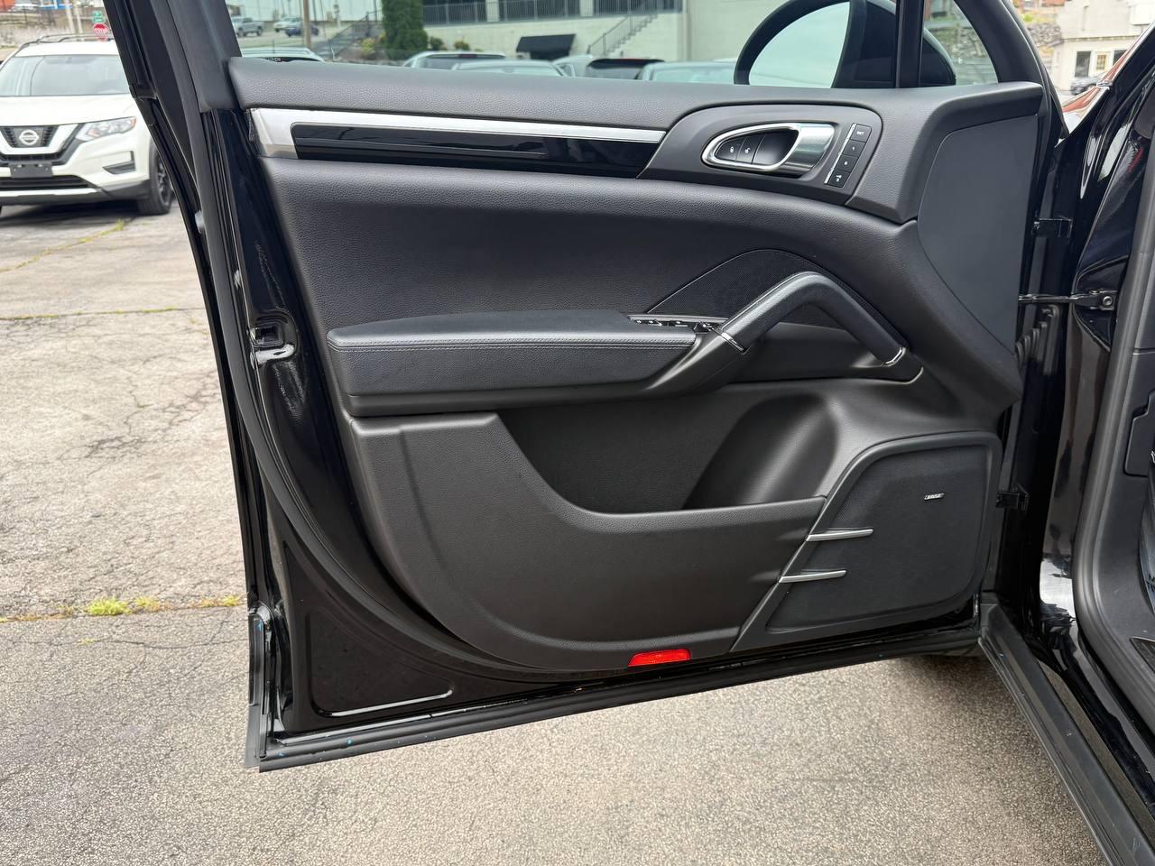 Porsche Cayenne Base 2014