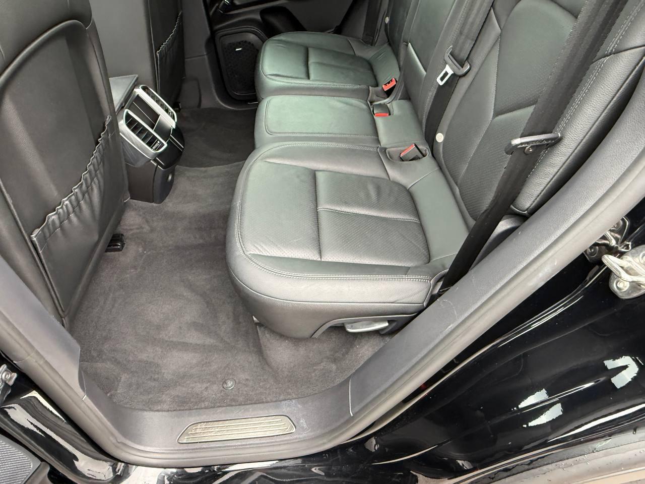 Porsche Cayenne Base 2014