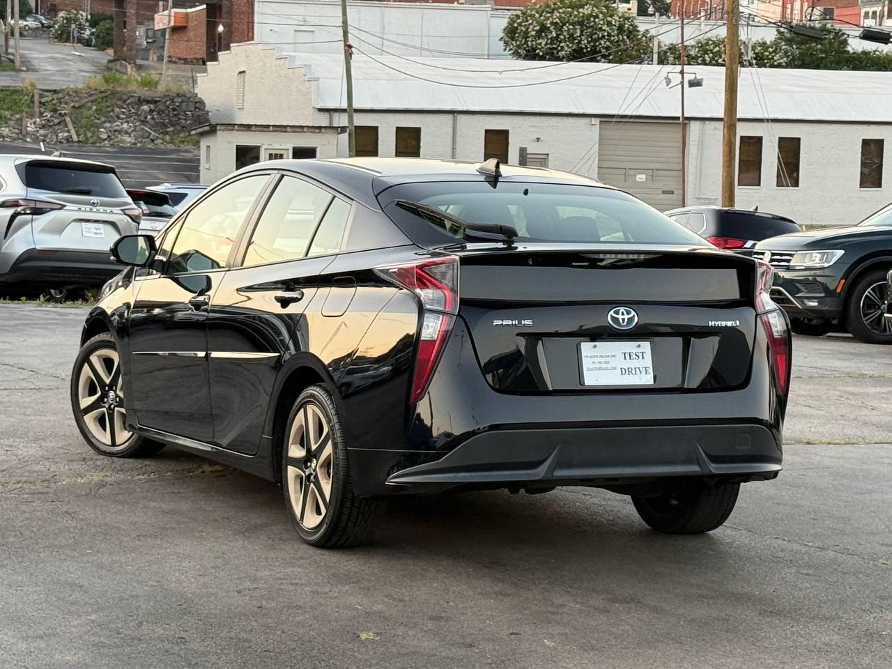 Toyota Prius Two Eco 2016