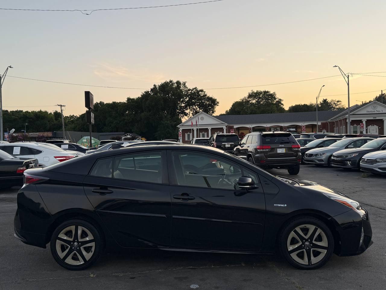 Toyota Prius Two Eco 2016
