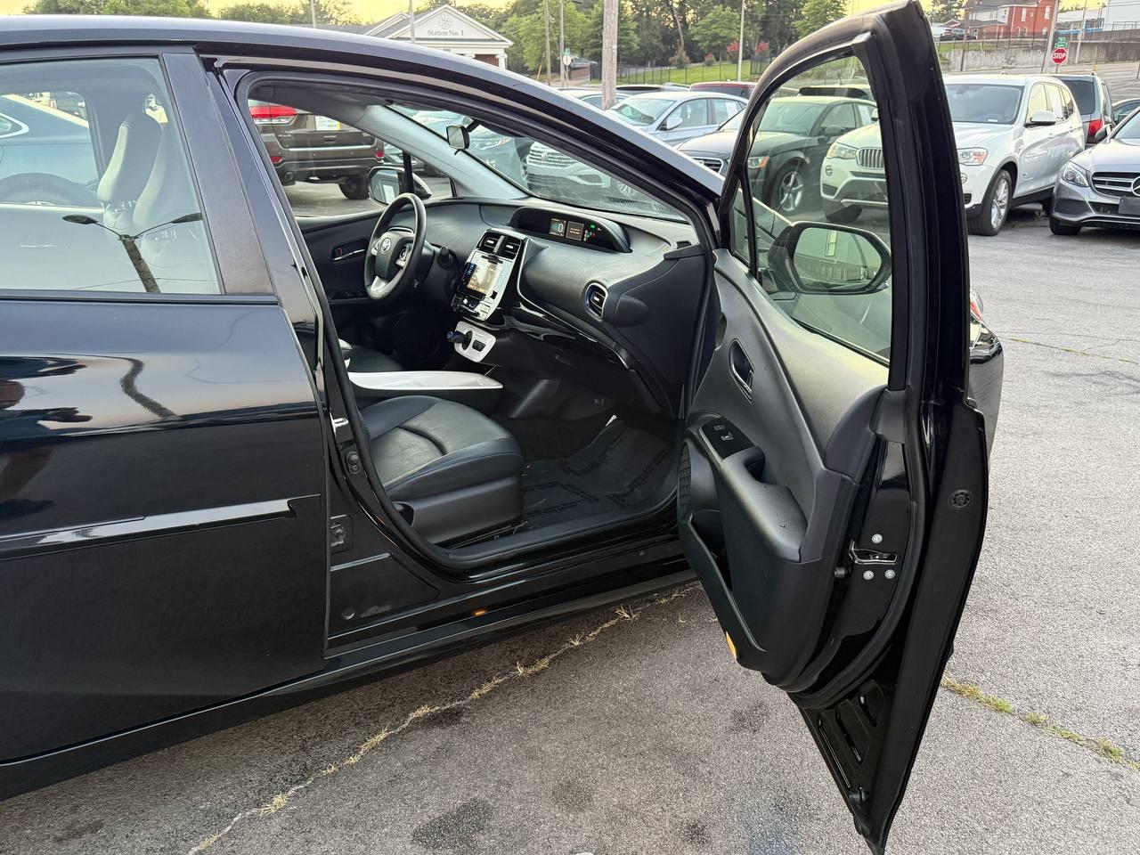 Toyota Prius Two Eco 2016